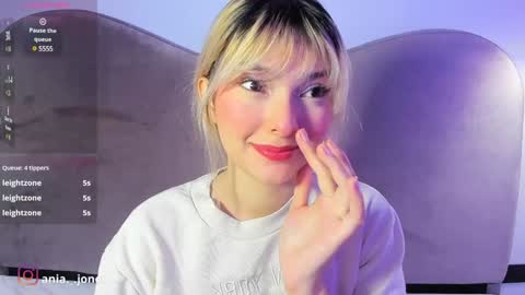 Snapshot of ania_mml chatting on 12-23-24, 08:14 Ania online show from 12-23-24, 08:14