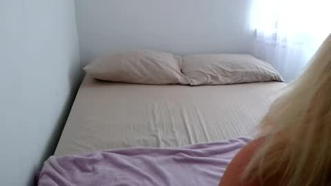 Snapshot of ania_mml chatting on 10-20-25, 08:53 Ania online show from 10-20-25, 08:53