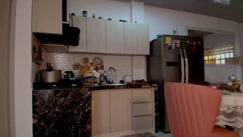 laura  online show from 04-28-26, 04:23