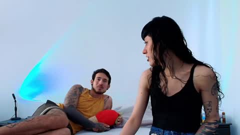 Snapshot of anika_lowen chatting on 01-15-25, 04:11 Anika And Lowen Your Thumbs Up Are Super Important For Us online show from 01-15-25, 04:11