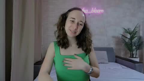 Snapshot of anikabloom chatting on 01-17-25, 04:06 anikabloom online show from 01-17-25, 04:06