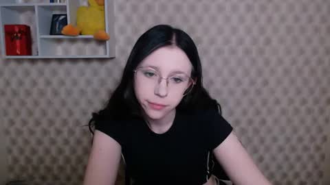 Mia online show from 06-11-26, 07:39