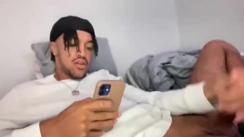 Snapshot of animeboygirls chatting on 10-28-25, 03:32 Animeboygirls online show from 10-28-25, 03:32