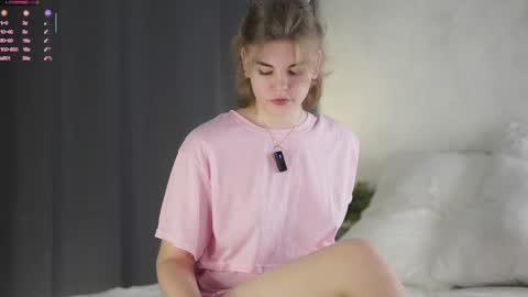 Snapshot of anishavivo chatting on 12-14-25, 12:32 AnishaVivo online show from 12-14-25, 12:32