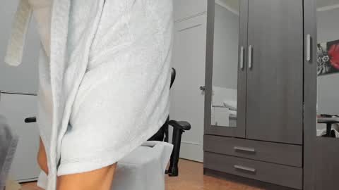 Snapshot of anisialuna_ chatting on 01-02-25, 10:48 Luna online show from 01-02-25, 10:48