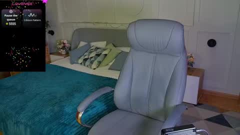 Anita online show from 02-12-25, 01:19