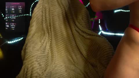 Snapshot of anita_von chatting on 11-25-25, 04:45 anita_von online show from 11-25-25, 04:45