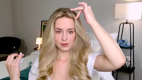 Anita online show from 09-21-25, 01:02