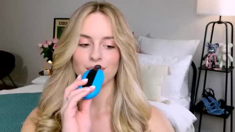 Anita online show from 09-25-25, 01:15