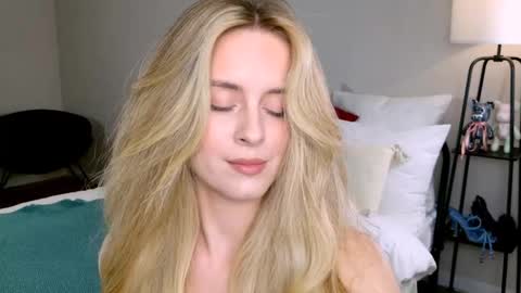 Anita online show from 10-24-25, 02:35