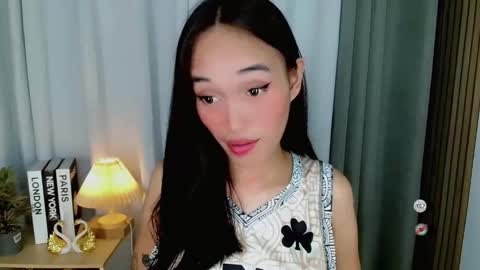 Snapshot of anitaguen chatting on 10-18-25, 12:24 anita online show from 10-18-25, 12:24