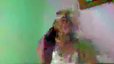 Snapshot of anitah01 chatting on 01-08-25, 12:37 anitah01 online show from 01-08-25, 12:37