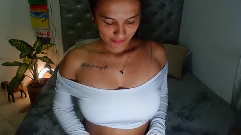 Snapshot of anithaxx chatting on 02-15-25, 12:04 esmeralda online show from 02-15-25, 12:04