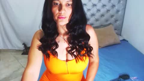 Snapshot of anithaxx chatting on 11-22-25, 04:39 esmeralda online show from 11-22-25, 04:39