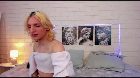 Snapshot of anjella_botton chatting on 09-18-25, 08:05 Angel online show from 09-18-25, 08:05