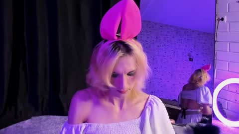 Snapshot of anjella_botton chatting on 10-13-25, 06:41 Angel online show from 10-13-25, 06:41