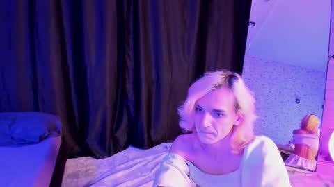 Snapshot of anjella_botton chatting on 10-24-25, 06:26 Angel online show from 10-24-25, 06:26