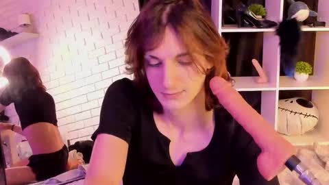 Snapshot of anjella_botton chatting on 11-19-25, 06:41 Angel online show from 11-19-25, 06:41