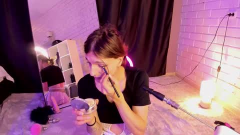 Snapshot of anjella_botton chatting on 11-28-25, 06:43 Angel online show from 11-28-25, 06:43