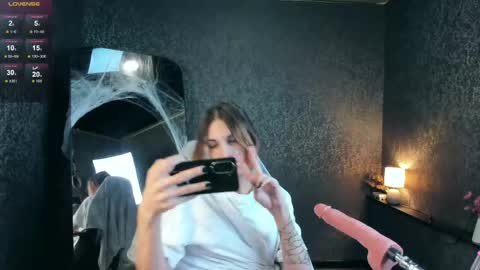 Snapshot of anjella_botton chatting on 05-02-26, 06:35 Angel online show from 05-02-26, 06:35