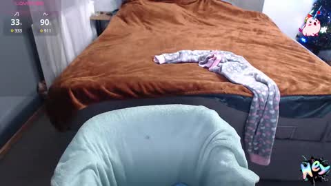 Snapshot of anna_ana chatting on 12-16-24, 10:29 Anadirectgirl online show from 12-16-24, 10:29