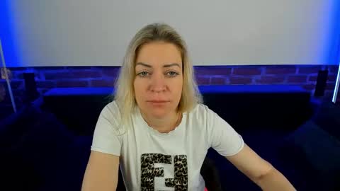 anna_snow9 online show from 10-21-25, 05:41