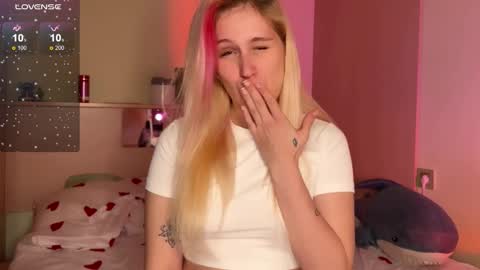 Annabel online show from 10-16-25, 04:19