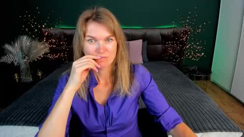 Annabel online show from 09-25-25, 04:54