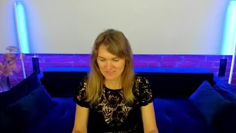 Annabel online show from 10-13-25, 04:07