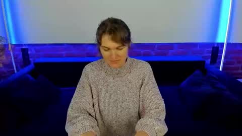 Annabel online show from 10-14-25, 04:24