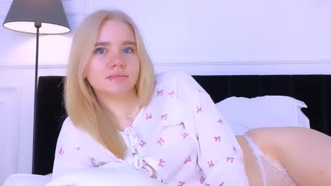 AnnaBelle online show from 10-16-25, 02:23