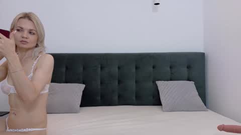 Snapshot of annabene chatting on 12-15-25, 04:11 Anna online show from 12-15-25, 04:11