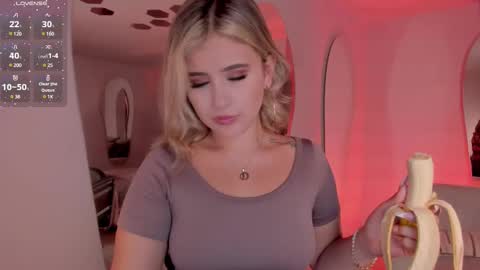 Anna Brooks  online show from 03-11-25, 07:36