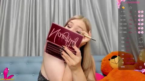 Snapshot of annakohot chatting on 09-19-25, 02:02 annakohot online show from 09-19-25, 02:02