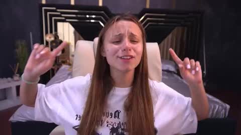 Snapshot of annapearlll chatting on 09-23-25, 08:45 Anna online show from 09-23-25, 08:45