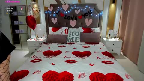 Snapshot of annasimonsj chatting on 02-15-25, 12:48 Anna online show from 02-15-25, 12:48