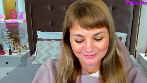 Snapshot of annasimonsj chatting on 10-15-25, 01:06 Anna online show from 10-15-25, 01:06