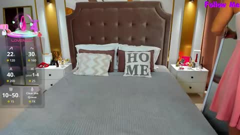 Snapshot of annasimonsj chatting on 10-19-25, 01:06 Anna online show from 10-19-25, 01:06