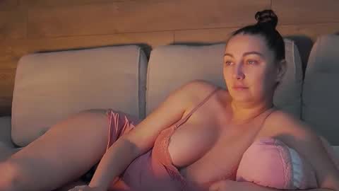 annasplash online show from 10-08-25, 05:49