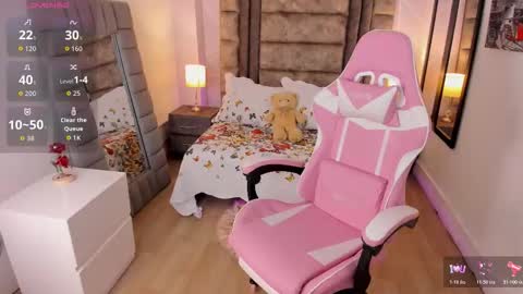 Snapshot of annaswift_ chatting on 11-26-25, 01:50 Anna online show from 11-26-25, 01:50