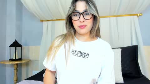 Snapshot of annavictoria__ chatting on 12-11-24, 12:02 Anna Victoria online show from 12-11-24, 12:02