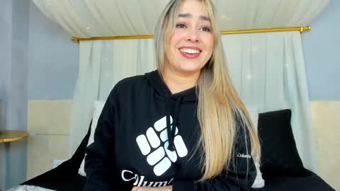 Snapshot of annavictoria__ chatting on 01-04-25, 12:48 Anna Victoria online show from 01-04-25, 12:48