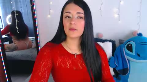 Snapshot of anne_lennon_ chatting on 05-12-26, 05:43 Anne online show from 05-12-26, 05:43