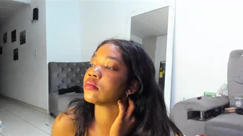 Snapshot of annebullocks chatting on 02-18-25, 09:32 Annie online show from 02-18-25, 09:32