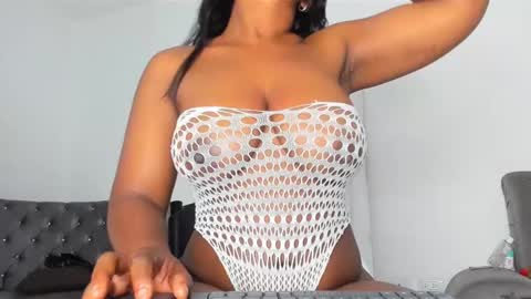 Snapshot of annebullocks chatting on 02-21-25, 04:26 Annie online show from 02-21-25, 04:26