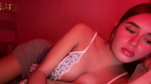 Snapshot of annedee_ chatting on 04-19-26, 06:10 Kim online show from 04-19-26, 06:10