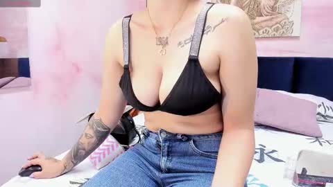 Snapshot of annedixie chatting on 02-23-25, 03:02 Anne online show from 02-23-25, 03:02