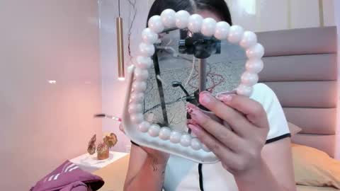 Snapshot of annedixie chatting on 10-18-25, 03:31 Anne online show from 10-18-25, 03:31