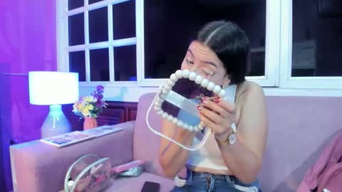 Snapshot of annedixie chatting on 11-23-25, 03:06 Anne online show from 11-23-25, 03:06