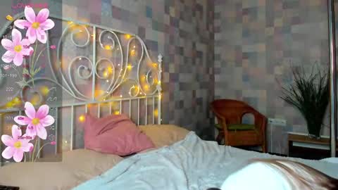 Snapshot of annee_morris chatting on 12-09-24, 01:18 Anne online show from 12-09-24, 01:18